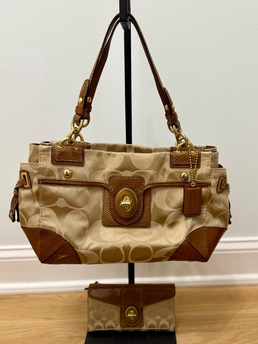 Coach Peyton Signature Shoulder Bag/Satchel & Matching Wallet